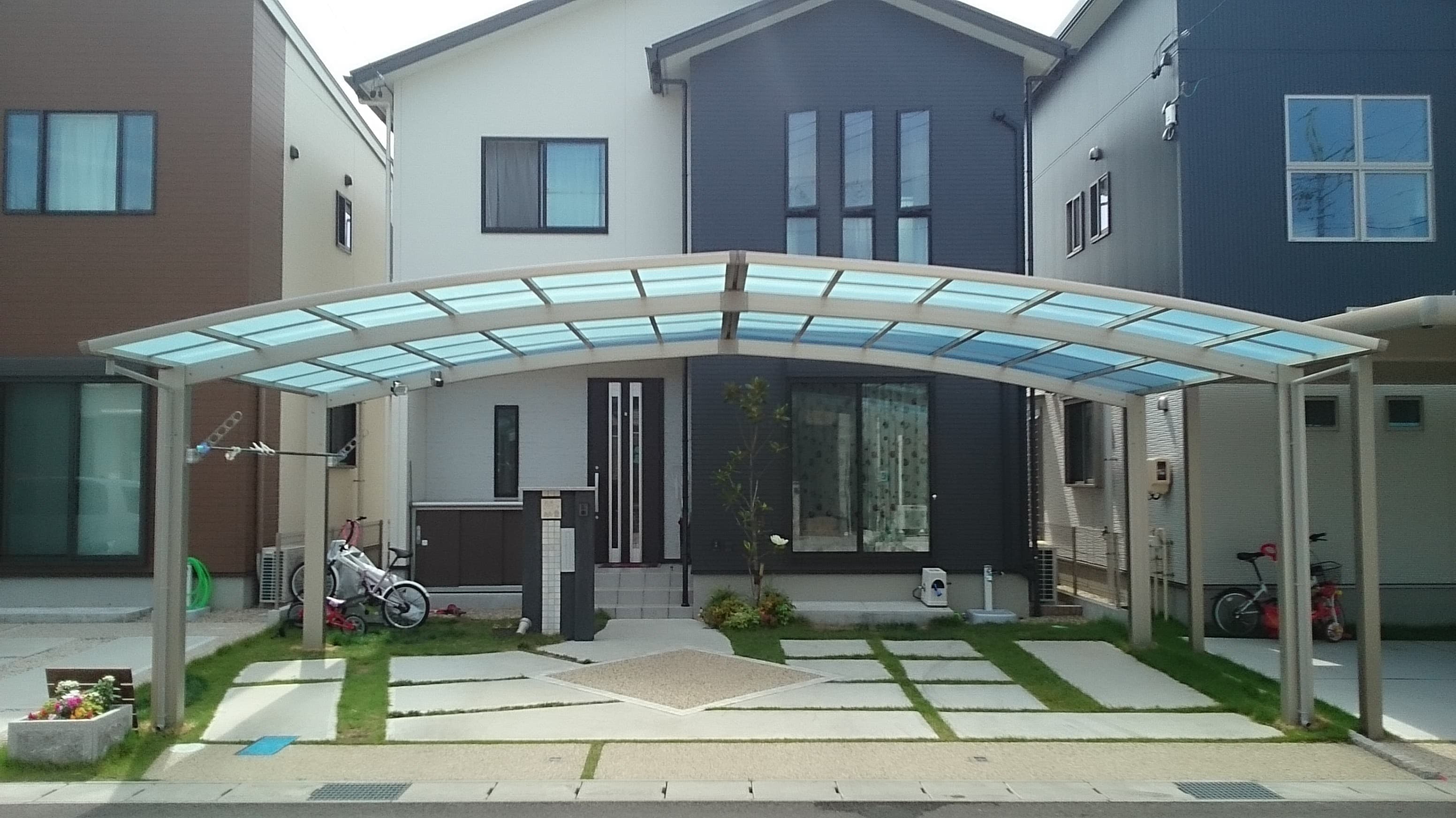 2台用カーポート新設工事 | いなべ市のエクステリア工事ならイズ美