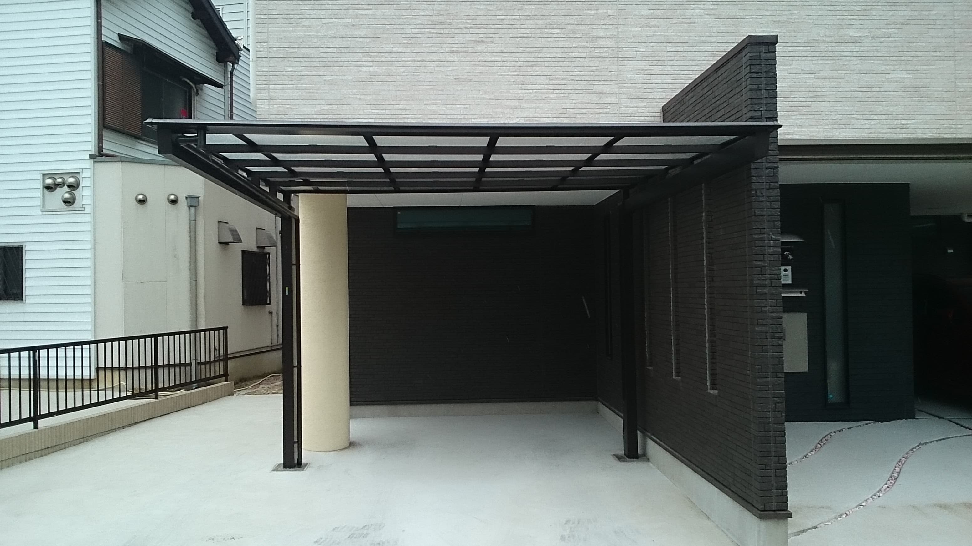 スタイリッシュカーポート新設工事 | いなべ市のエクステリア工事ならイズ美