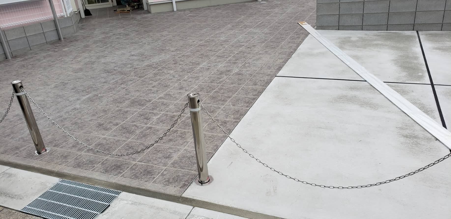 駐車場ポール設置 | いなべ市のエクステリア工事ならイズ美