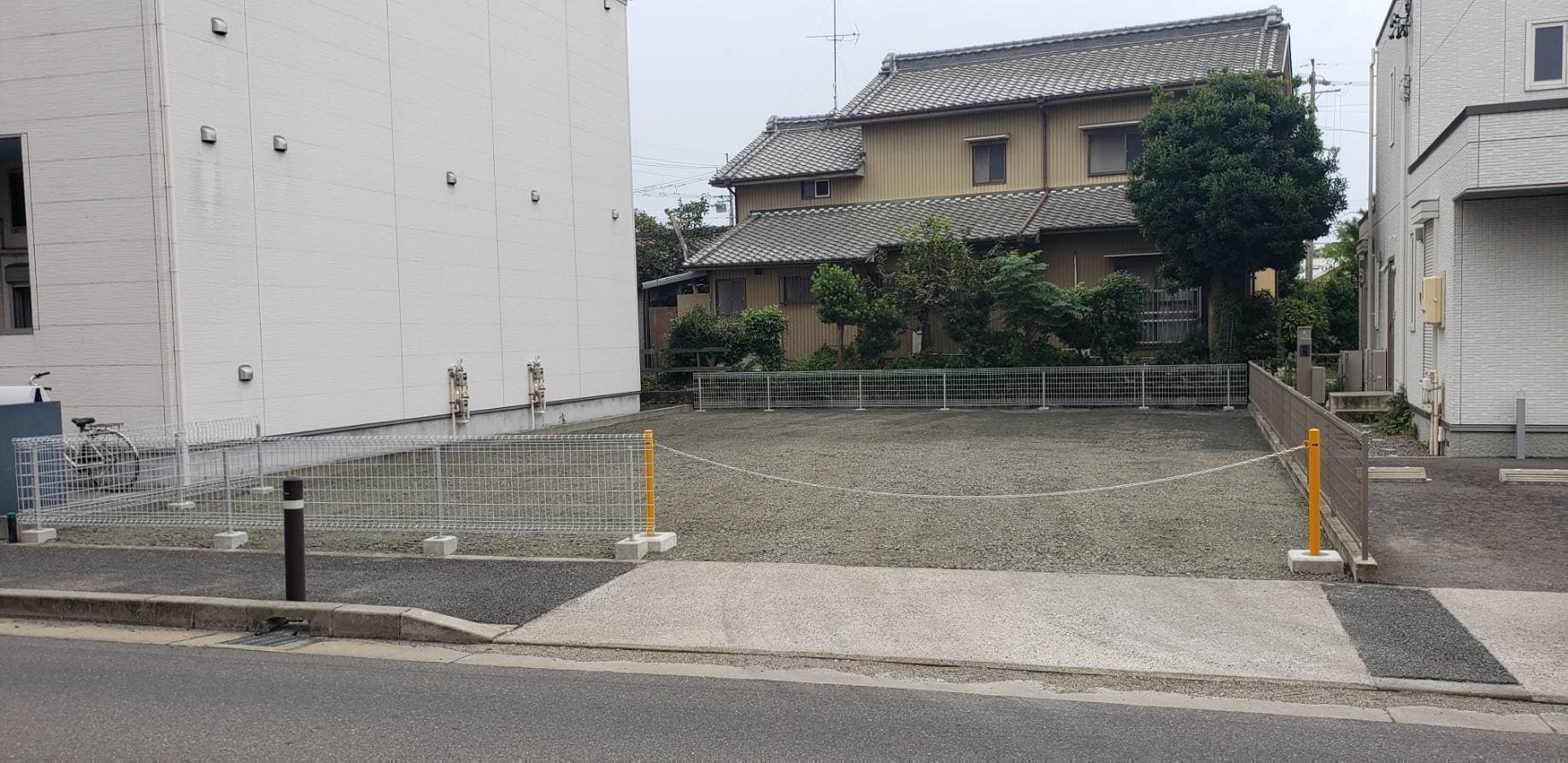 駐車場ポール新設 | いなべ市のエクステリア工事ならイズ美