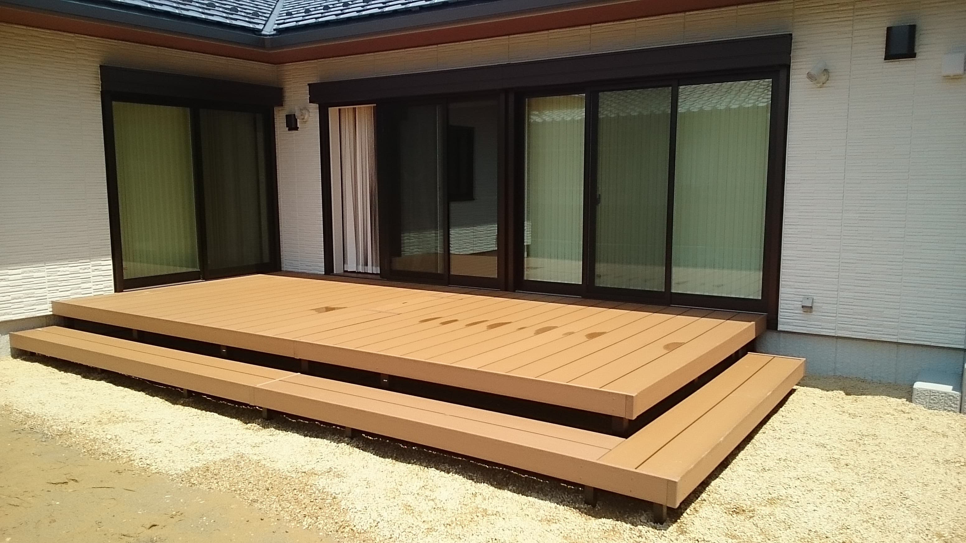 ウッドデッキ設置工事 | いなべ市のエクステリア工事ならイズ美