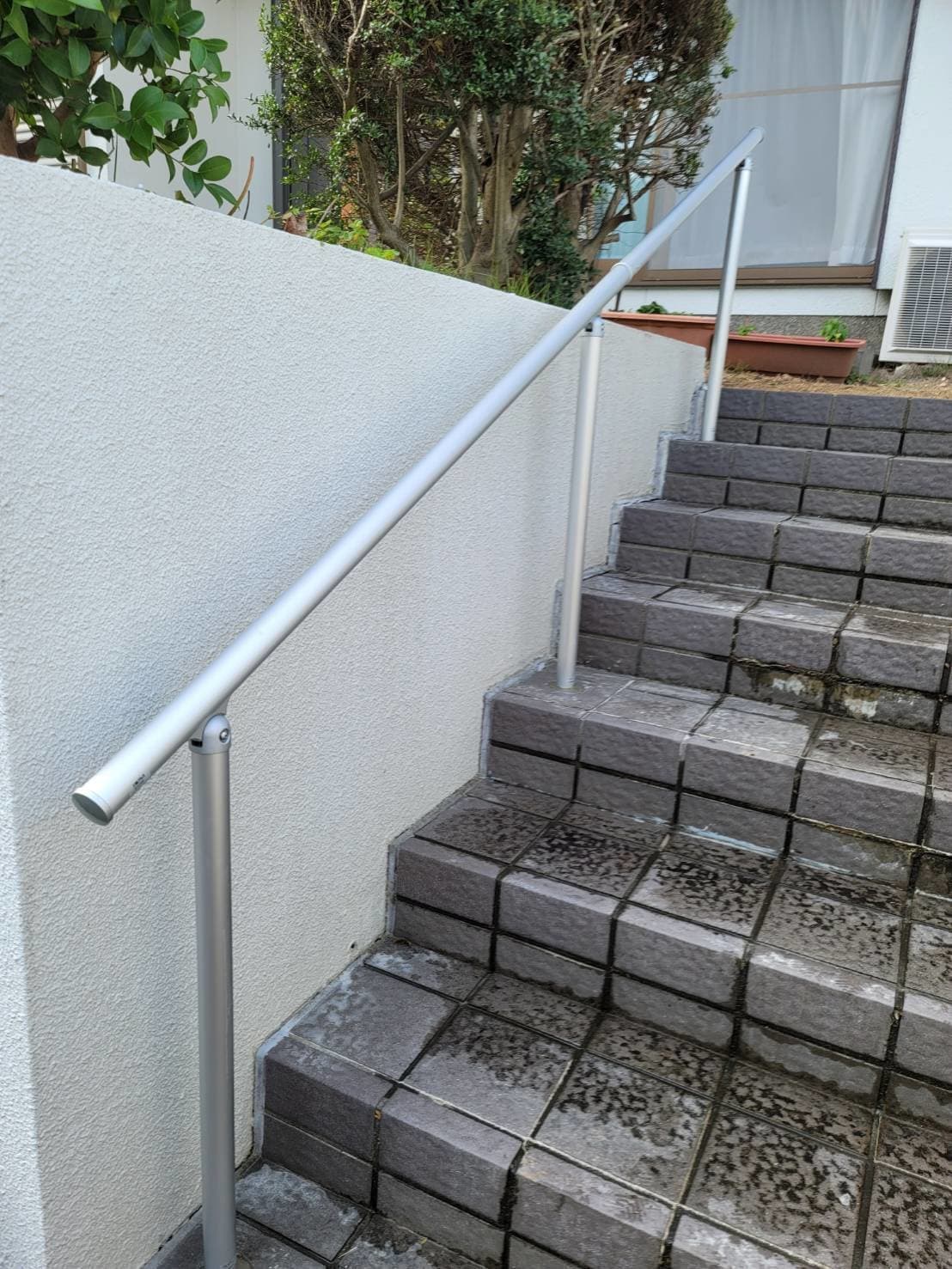 手すり設置 | いなべ市のエクステリア工事ならイズ美