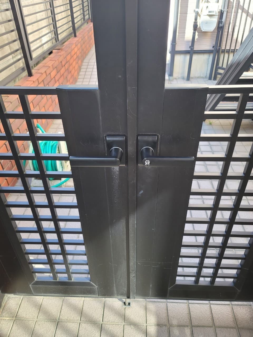 門扉把手取替え | いなべ市のエクステリア工事ならイズ美