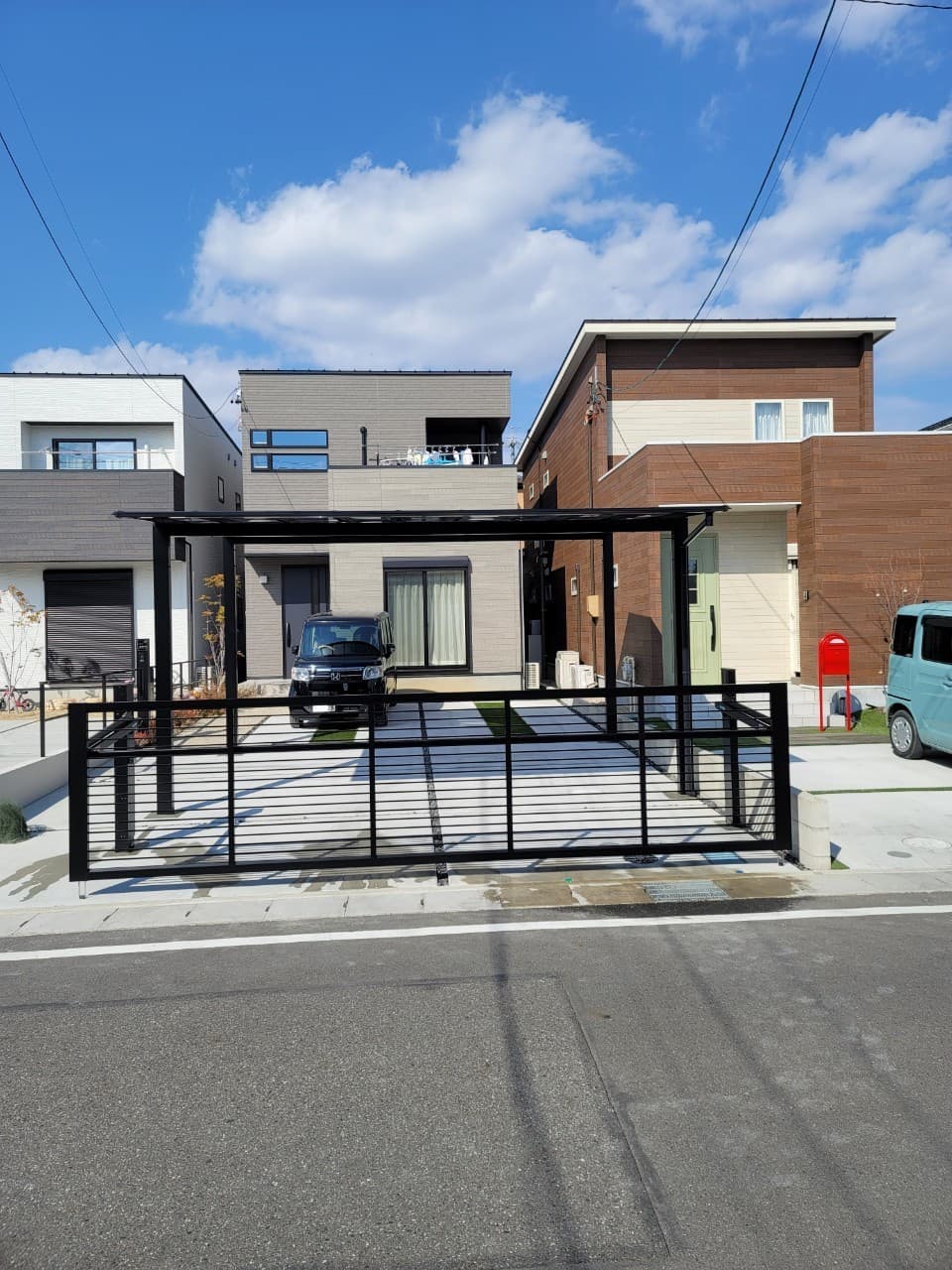 跳ね上げゲート・カーポート設置 | いなべ市のエクステリア工事ならイズ美