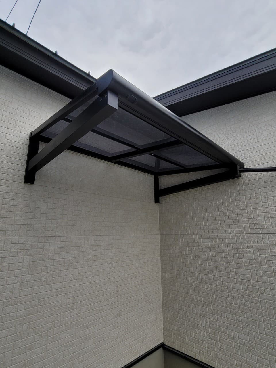 庇屋根設置 | いなべ市のエクステリア工事ならイズ美